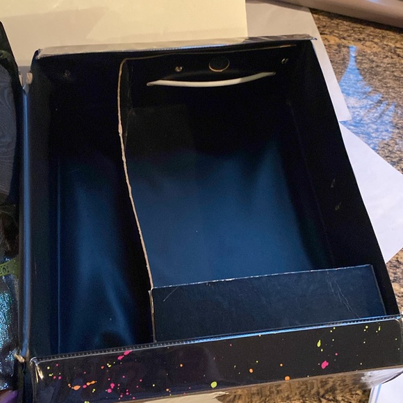 Vintage Barbie and the Rockers carry case. Black with neon splatters. - Picture 7 of 7